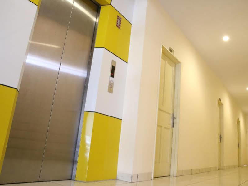Daya Hotel Макасар Екстер'єр фото